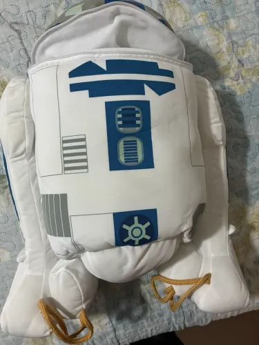 Mochila R2-D2 Original Star Wars, com um rasgo em uma das alças.