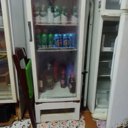 Cervejeira vertical expositora