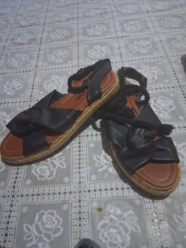 Sapatos novos numero 39, cada par 20 reais