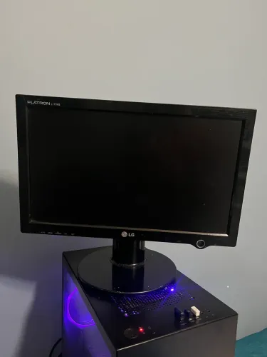 Monitor LG Funcionando Perfeitamente (Acompanha Cabos) - Ótimo Estado