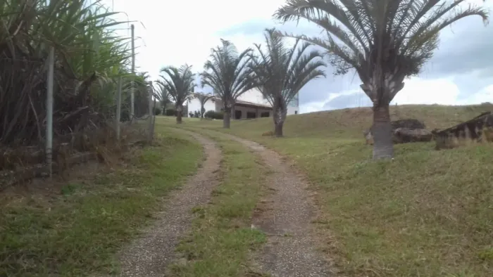 Fazenda 72 hectares sede com 2 quartos 1 Suite, Alambique, Curral 300 amimais, Silo,