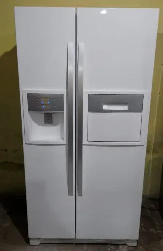Geladeira Electrolux Side by side branca ?