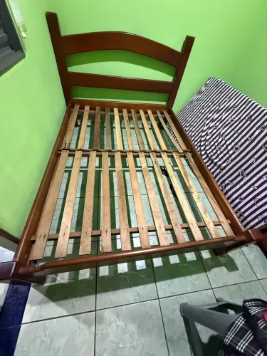 OPORTUNIDADE VENDO CAMA MADEIRA CASAL MACIÇA