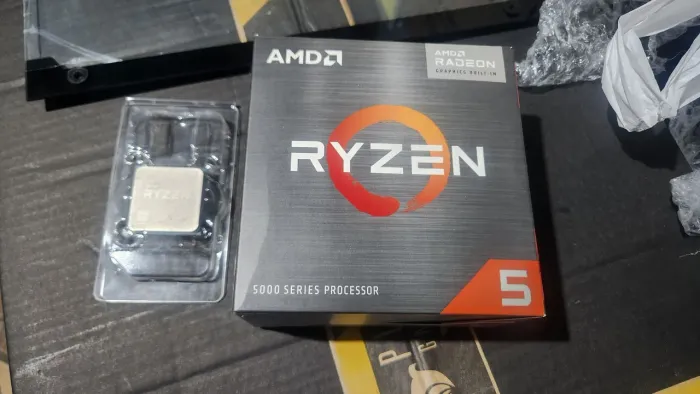 Ryzen 5 5600G, 3.9GHz (4.4GHz Turbo), 6-Cores 12-Threads,