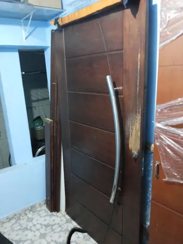 Porta de Madeira 2,14x1,10m2 com os batente