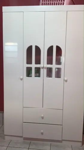 Guarda roupa de criança