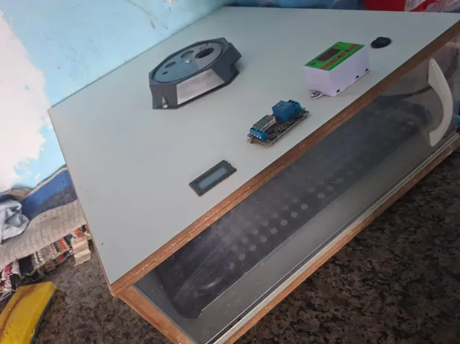Vende se chocadeira