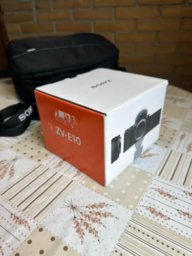 Sony ZV-E10 + Mochila Fotográfica | Completa e Pouquíssimo Usada