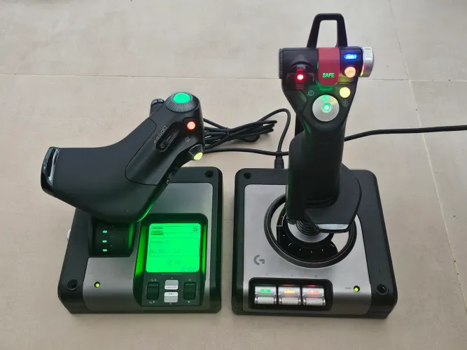 X52 pro Logitech G Saitek<br>Controlador de voo Logitech G Saitek X52 pro Lcd<br>R$1.200,00