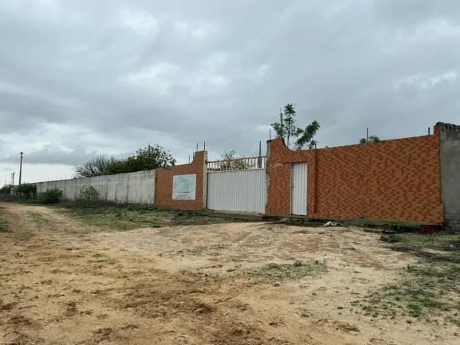 Canteiro com 10.000 m² Murado e Pronto para Grandes Projetos - Oportunidade Única