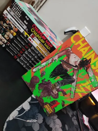 Mangás demon slayer, my hero academia e chainsaw man