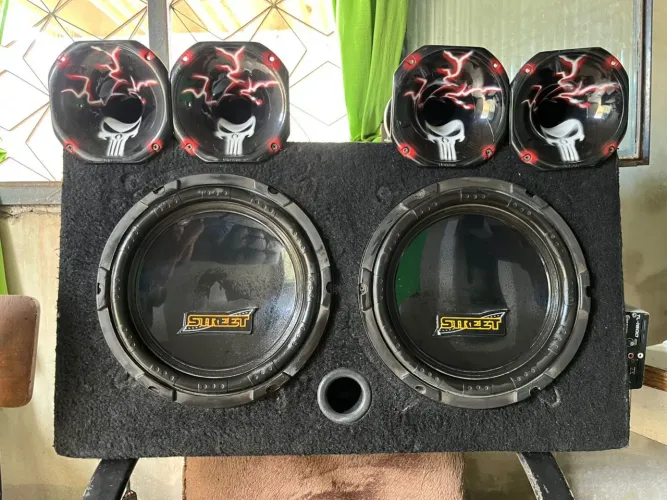 Vendo som automotivo , impecável 1200 sem choro,funciona perfeitamente 