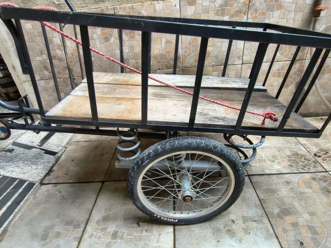 VENDO TRICICLO EM EXCELENTE ESTADO DE CONSERVAÇÃO