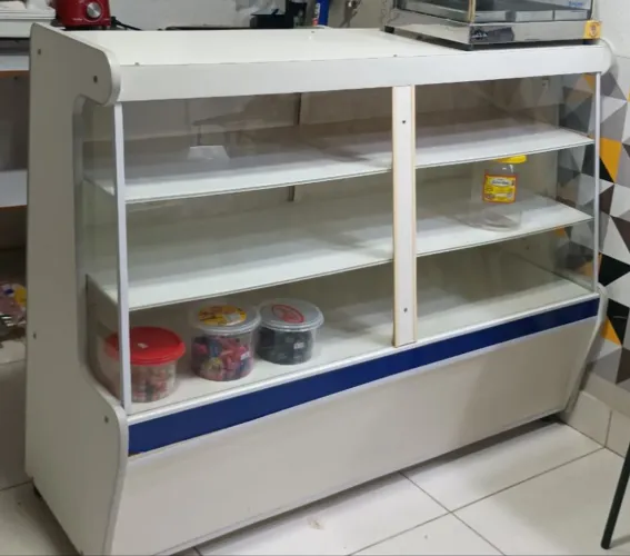 Vendo balcão seco 1,40m com vidro caixa