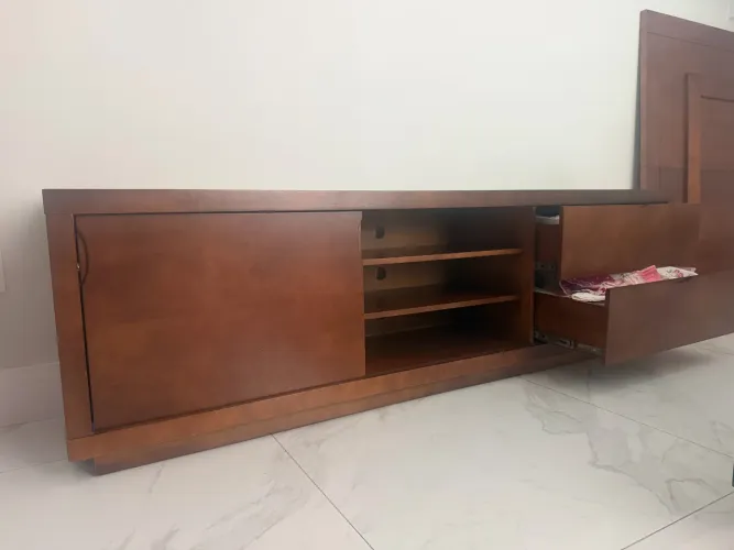 Rack e painel de madeira para TV