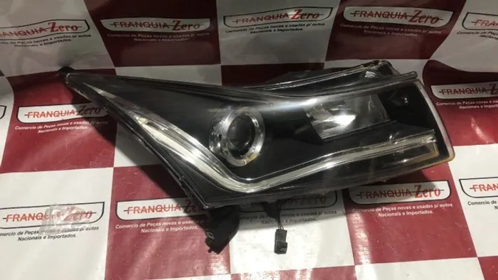 Farol direito Cruze 2012 a 2015 com projetor