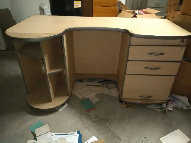 Mesa de Escritório com Gaveta