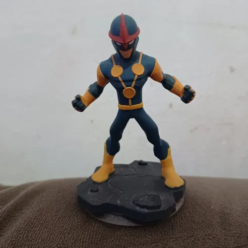 Boneco do Heroi Nova Marvel Disney