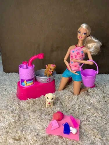 Barbie banho nos filhotes