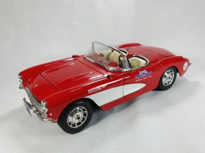 Miniatura Chevrolet Corvette (1957) Bburago 1/18 Vermelho