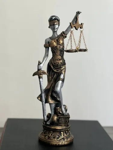 Estátua Deusa Temis - Deusa da justiça em resina - 28 cm