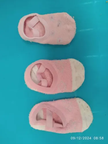 Meia antiderrapante infantil, brechó