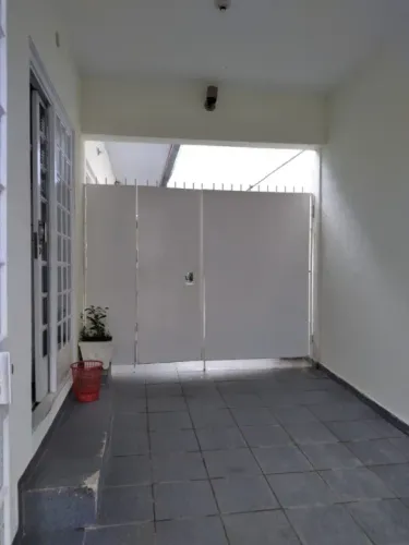 Casa a venda na Vila União. 2 quartos e salão para comercio