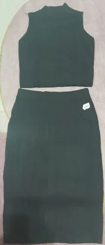 Conjunto de saia e blusa preto