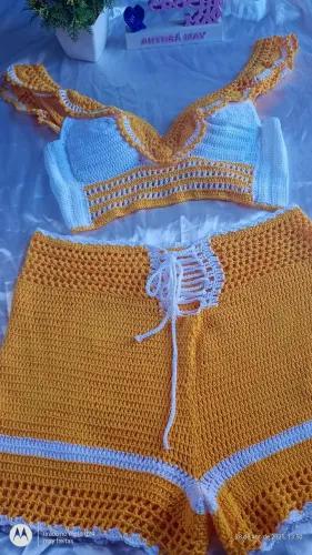 Conjunto cropped e short Crochê Amarelo e Branco