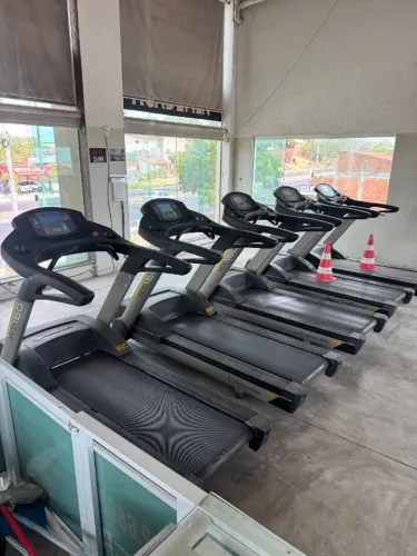 VENDO EQUIPAMENTOS COMPLETOS DE ACADEMIA - R$ 150.000,00