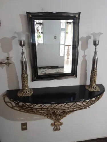 Espelho inglês Art  Nouveau de madeira detalhe em bronze 