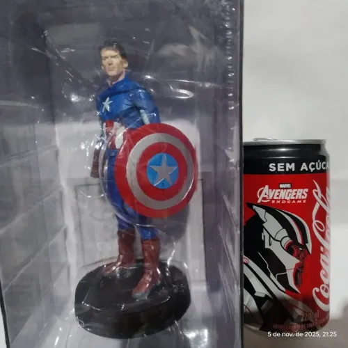 Coleção Eaglemoss Marvel Cinema Chris Evans Capitão América+ latinha coca Thanos.