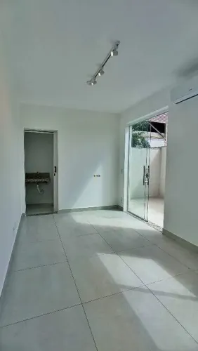 Studio com Área Privativa , no CENTRO DO BARREIRO!