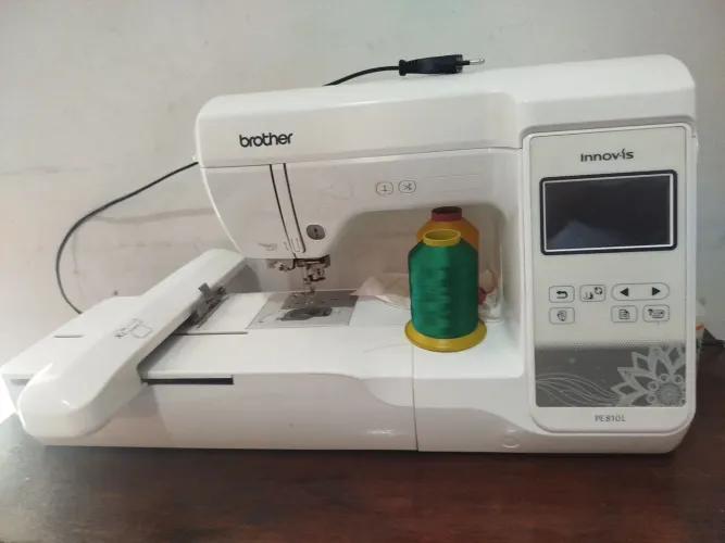 Máquina de Bordado Brother Innov-is PE810L