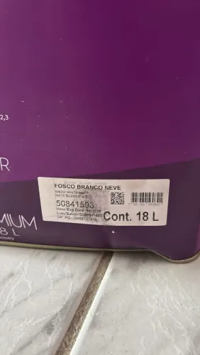 Tinta Suvinil toque de seda super lavável branco né e acetinado.