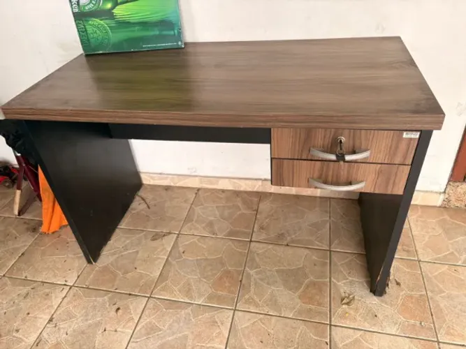 Mesa de Escritório - Ótima Oportunidade!