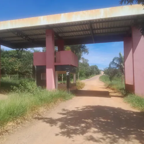 Terreno com acesso asfaltado avenida principal