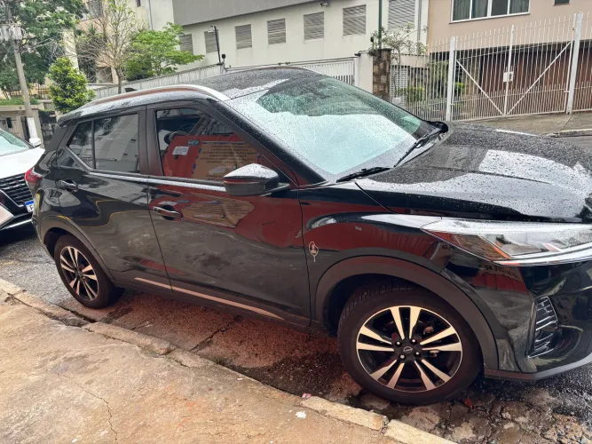 Kicks 2024 Advanced 1.6 com Couro