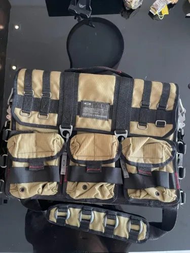 Pasta executiva mochila mala Oakley 