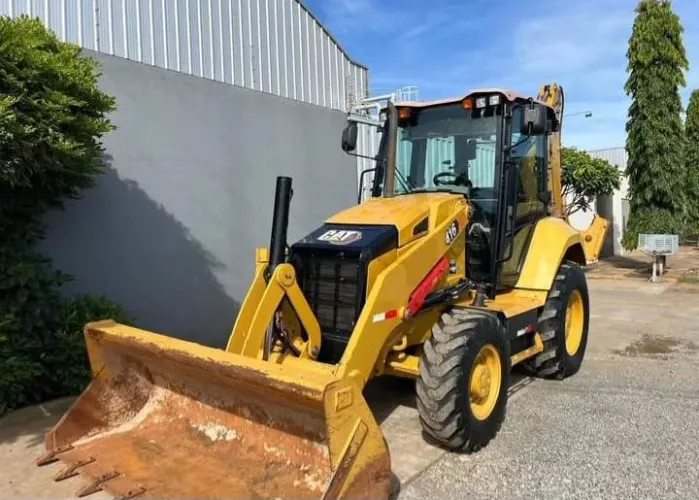 Retroescavadeira Caterpillar 416F ano 2016