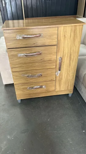 Cômoda com 4 gavetas - entrego