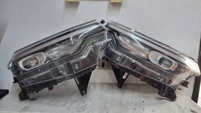 Par de farol s10 trailblazer 2024/2025 original 