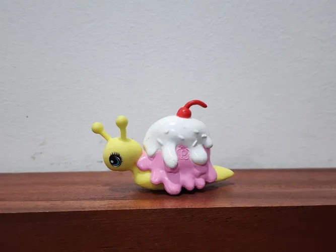 Miniatura de Snail com Sorvete - Polly Pocket Colecionável