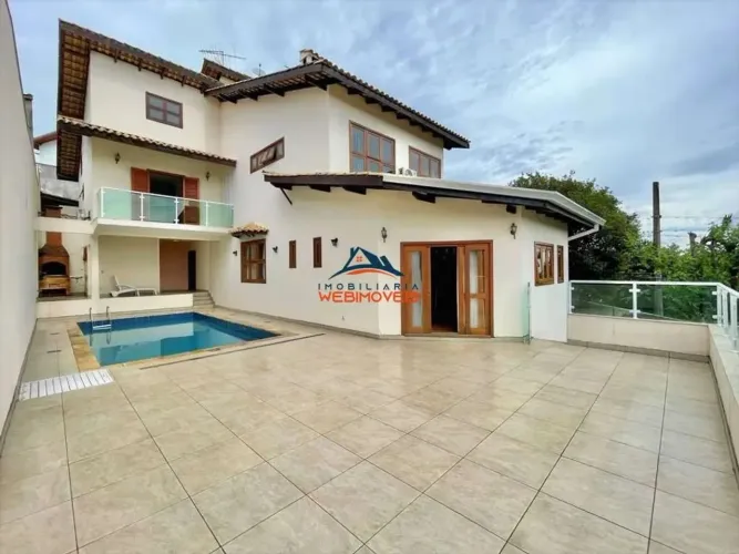 Casa em Condomínio de Luxo à Venda em Carapicuíba-SP - 4 quartos, 2 suítes, 3 salas, 5 ban