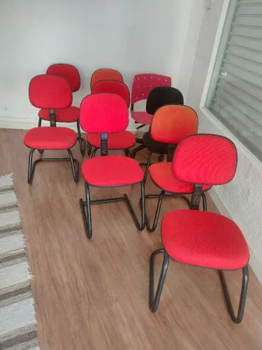 Cadeiras de escritório confortáveis e resistentes