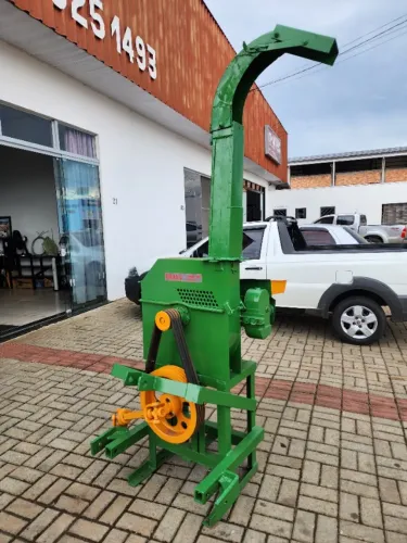 Ensiladeira Estacionária para Trator Maqtron Vencedora B-615 T Usada