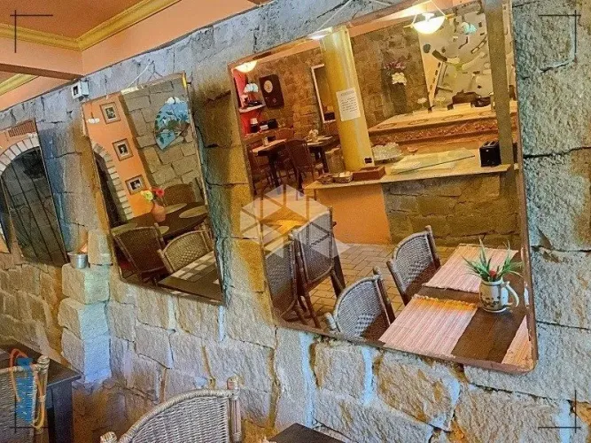 POUSADA ENTRE JOAQUINA E PRAIA MOLE COM 15 SUÍTES + RESTAURANTE