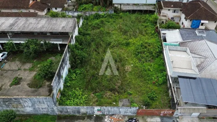Terreno à venda no bairro Anita Garibaldi em Joinville, por R$ 1.750.000.00.