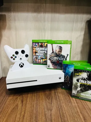 Xbox One S + 33 Jogos + 10 meses garantia 