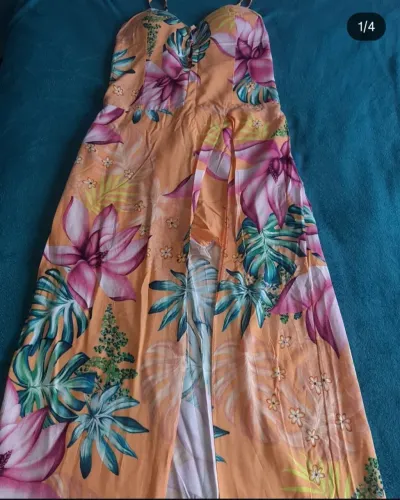 Vestido Longo Floral com Fenda e short.